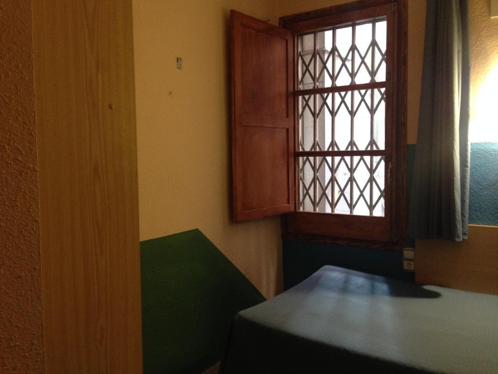 Pension Bertolin Barcelona Exterior photo